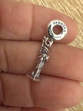 Pandora Silver Statue of Liberty Dangle Charm